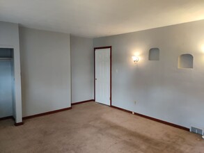 732 Chartiers Ave in Mckees Rocks, PA - Building Photo - Building Photo