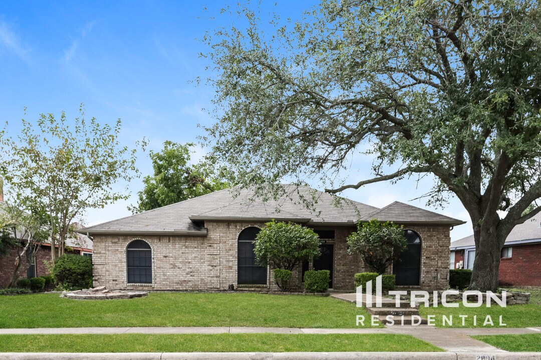 2804 Beau Dr in Mesquite, TX - Building Photo