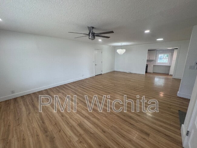 1014 S Rosalie Ave in Wichita, KS - Building Photo - Building Photo