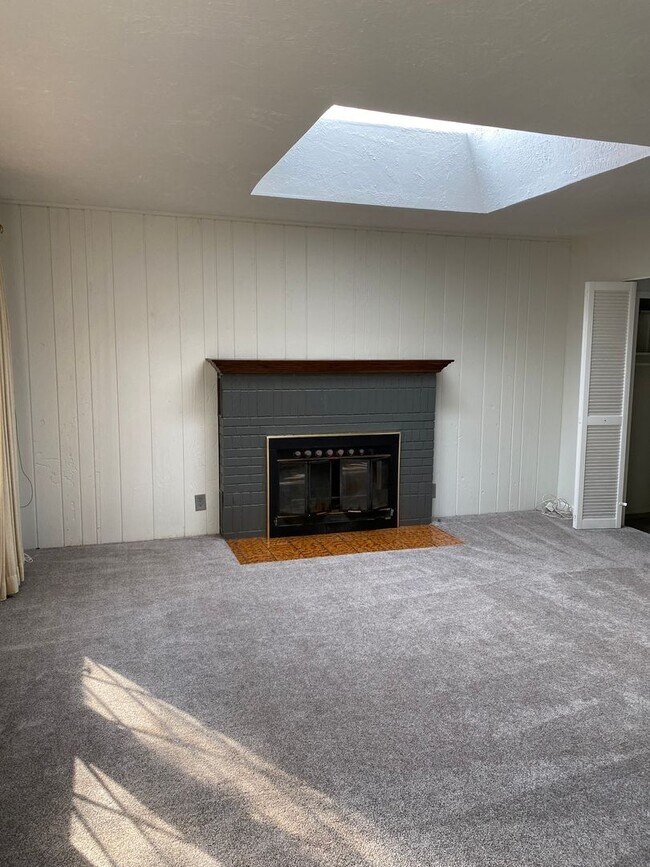11101 S Stelling Rd in Cupertino, CA - Building Photo - Building Photo