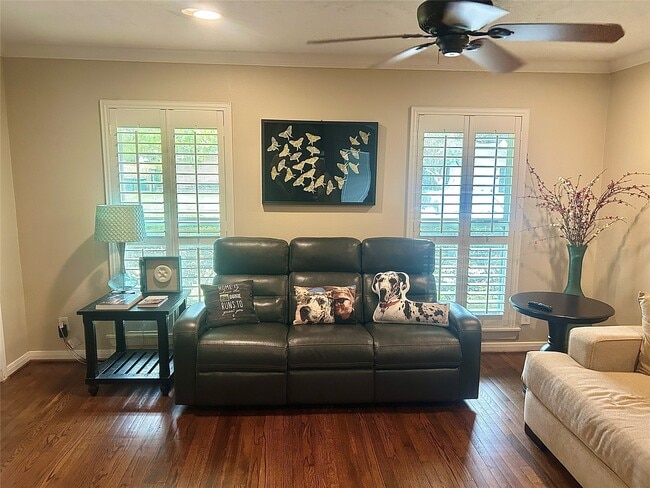 property at 5022 Darnell St