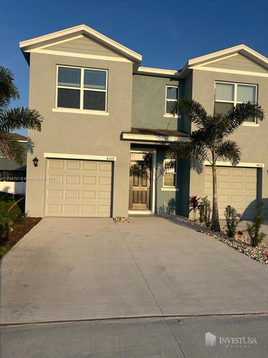 4109 Red Banks Ln in Bradenton, FL - Building Photo