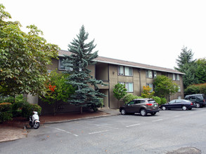 Sunset Pointe Apartments in Kirkland, WA - Building Photo - Building Photo