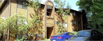 Forest Creek Apartments in Seattle, WA - Building Photo
