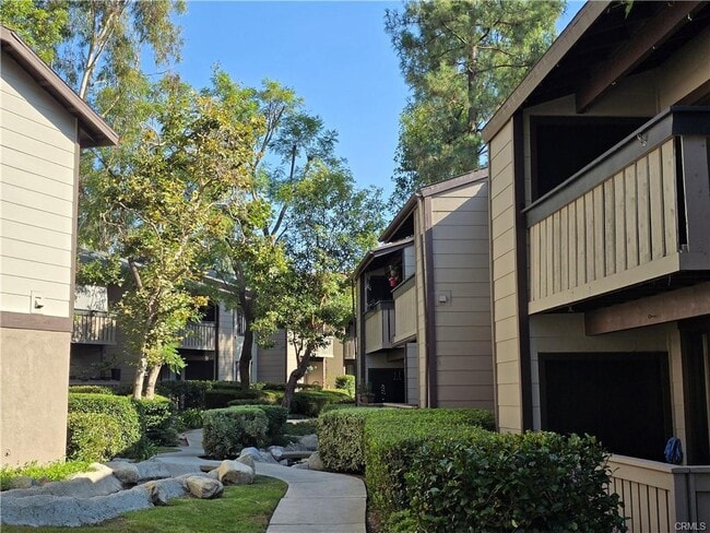 20702 El Toro Rd in Lake Forest, CA - Building Photo - Building Photo