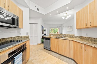 100 Meridian Ave, Unit 243 in Miami Beach, FL - Building Photo - Building Photo