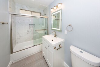 916 N Inglewood Ave in Inglewood, CA - Building Photo - Interior Photo