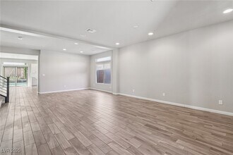 5947 Rockway Glen Ave in Las Vegas, NV - Building Photo - Building Photo