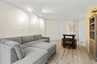 7004 JFK Blvd E in Guttenberg, NJ - Building Photo