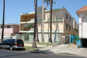 947 S Westmoreland Ave in Los Angeles, CA - Building Photo - Building Photo