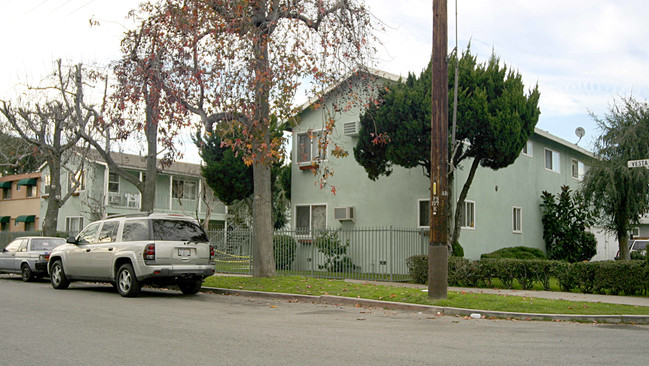 626 W Vesta St in Ontario, CA - Building Photo - Building Photo