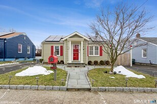 680 Queen St in Bridgeport, CT - Building Photo