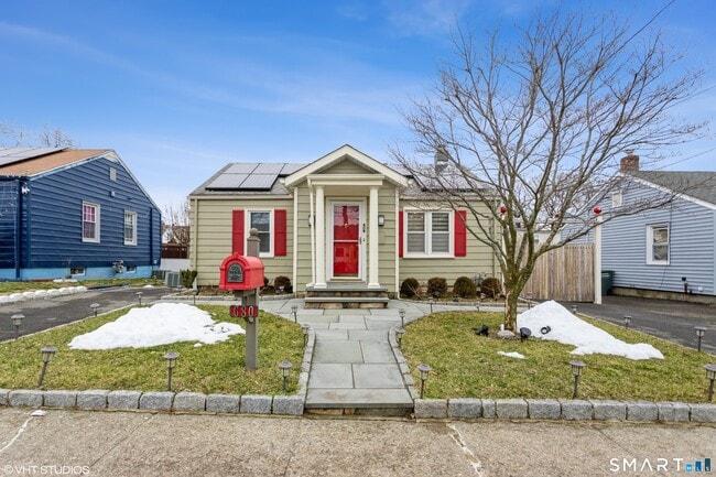 property at 680 Queen St