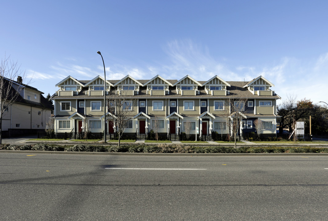 3605-3623 Knight St in Vancouver, BC - Building Photo