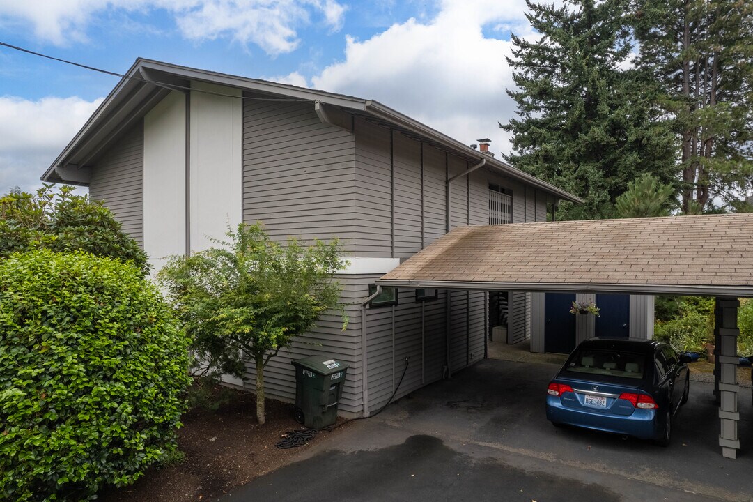 423 99th Ave NE in Bellevue, WA - Building Photo