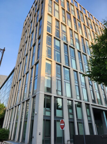 2 Earhart St, Unit 811 in Cambridge, MA - Building Photo