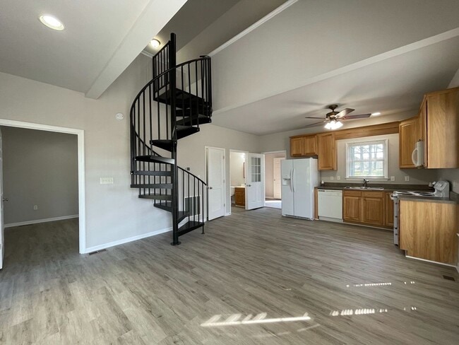 104 N Edge Dr in South Hill, VA - Building Photo - Building Photo