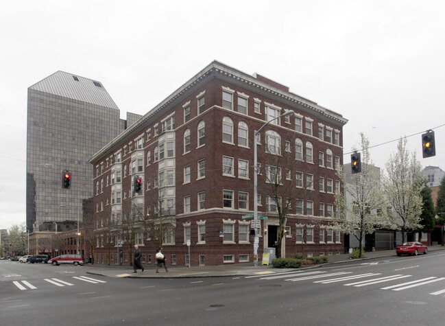 Castle Apartments in Seattle, WA - Building Photo - Building Photo