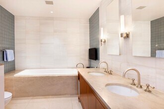 300 E 55th St in New York, NY - Building Photo - Building Photo