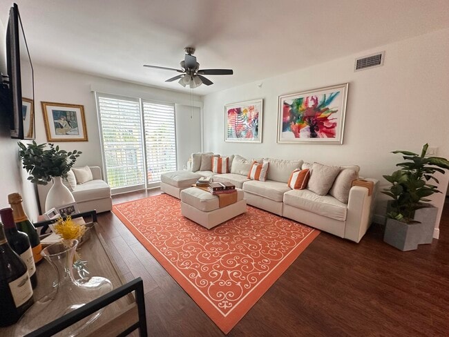 property at 720 S Sapodilla Ave