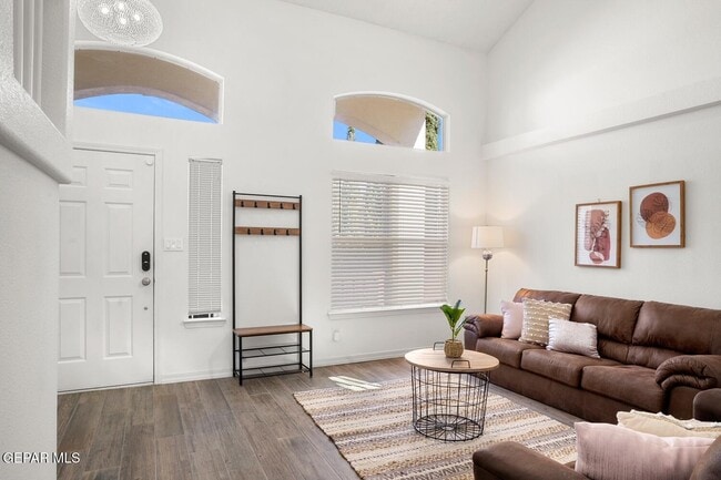 7328 Corona Del Sol Dr in El Paso, TX - Foto de edificio - Building Photo