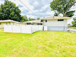 2801 S Minnesota Ave in Joplin, MO - Building Photo - Building Photo