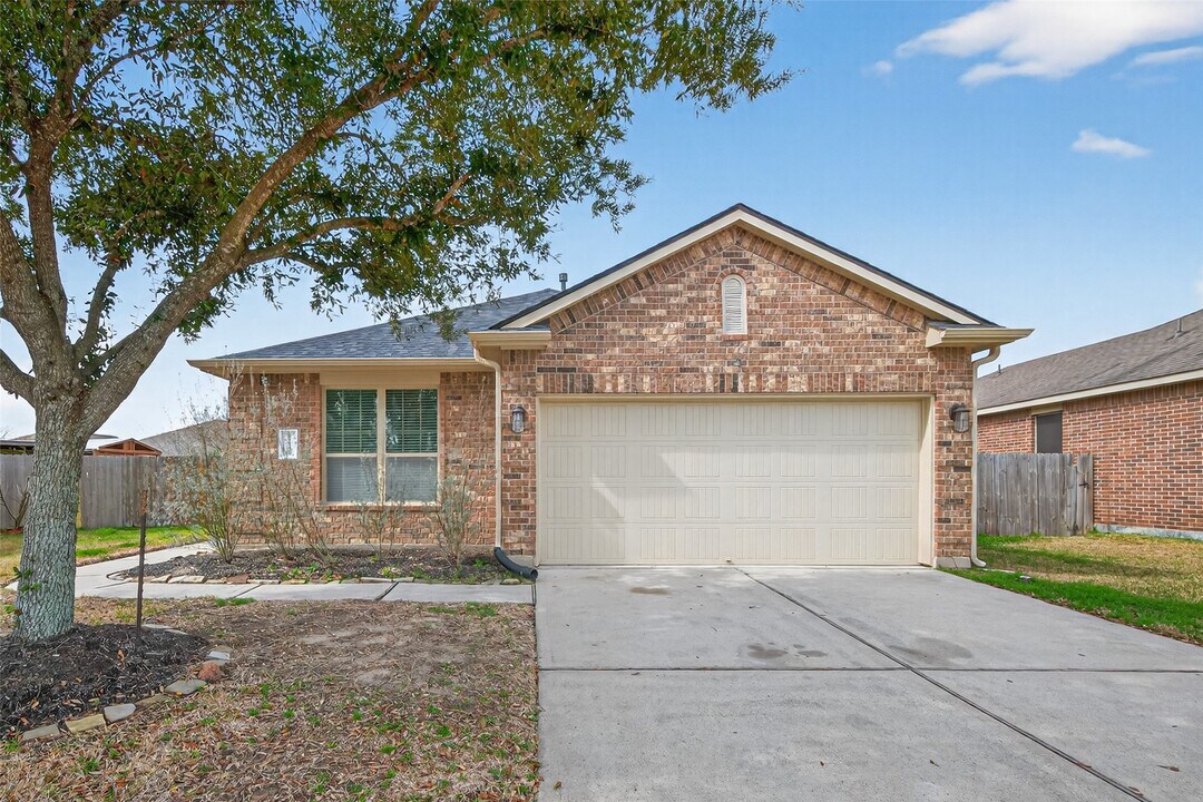 22522 Fosters Park Ct in Porter, TX - Building Photo