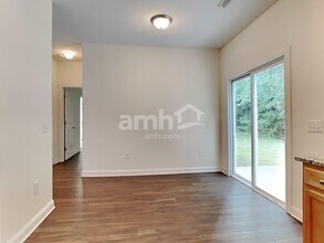 423 Sablewood Dr in Huger, SC - Building Photo - Building Photo