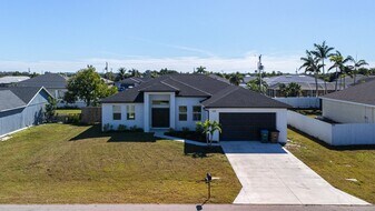 128 NW 7th St in Cape Coral, FL - Building Photo