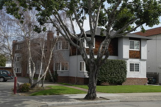 2125 Santa Clara Ave in Alameda, CA - Building Photo - Building Photo