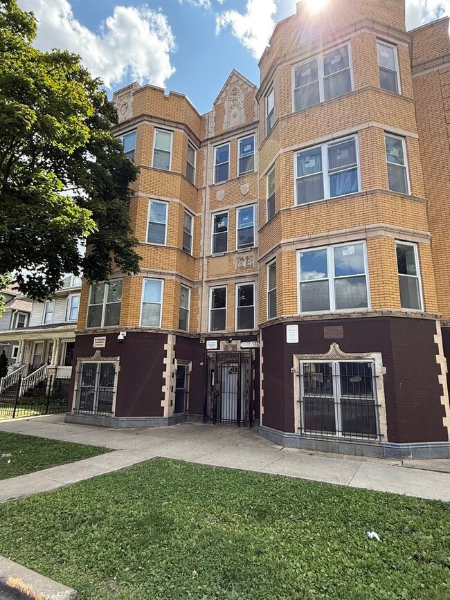 5225 W Washington Blvd in Chicago, IL - Building Photo - Building Photo