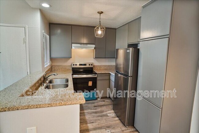 27648 Susan Beth Way in Santa Clarita, CA - Building Photo - Building Photo