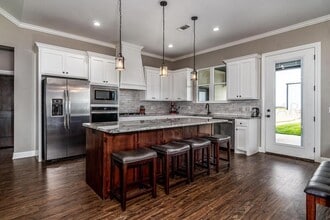 501 E Cemetery Rd in Canyon, TX - Foto de edificio - Building Photo