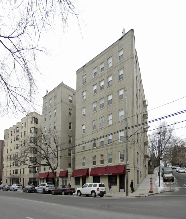 530 E 236th in Bronx, NY - Foto de edificio - Building Photo