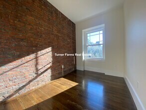 261B W Newton St, Unit 2 in Boston, MA - Building Photo - Building Photo