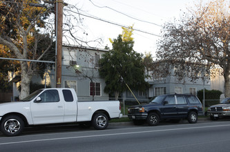 5937 Woodman Ave in Van Nuys, CA - Building Photo - Building Photo