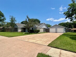 2711 Laurel Creek Way in Pearland, TX - Foto de edificio - Building Photo
