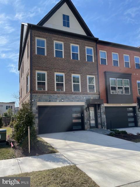 10129 Dalmatian St in Potomac, MD - Building Photo