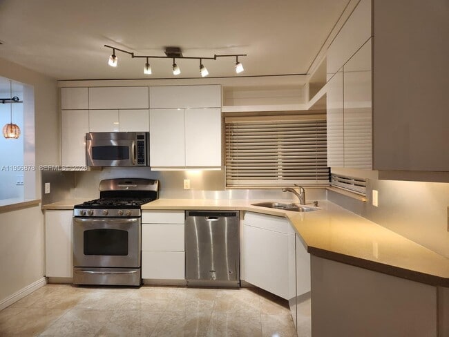 9208 Byron Ave in Surfside, FL - Building Photo - Building Photo