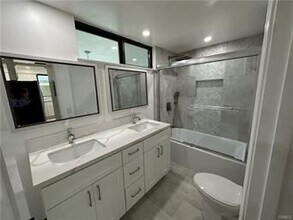 4112 Seashore Dr in Newport Beach, CA - Building Photo - Building Photo