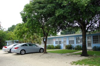 Sterling Apartments in Fort Lauderdale, FL - Building Photo - Building Photo