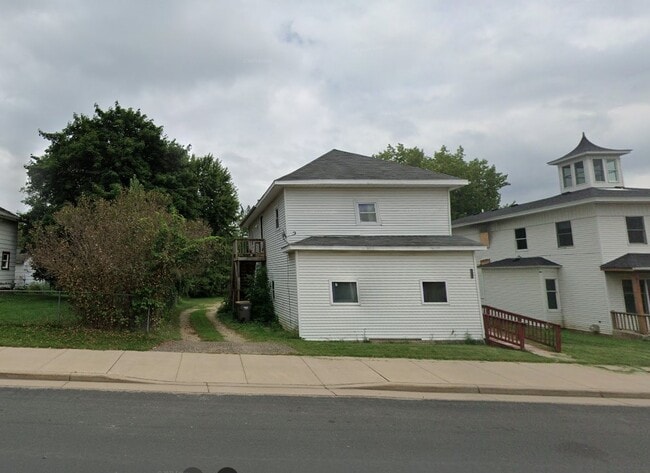 920 Davis St, Unit Hammond UP 3 BR