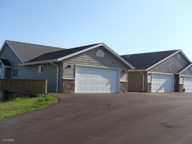 3231 Old Orchard Rd, Unit 1 in Eau Claire, WI - Foto de edificio - Building Photo