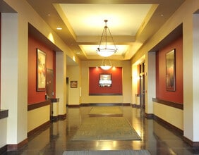 Fifth Avenue Court in Portland, OR - Building Photo - Building Photo