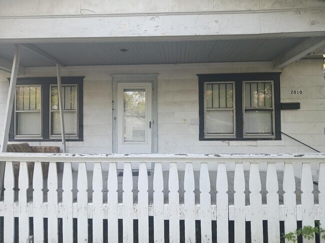 2010 N Ellis St in Peoria, IL - Building Photo - Building Photo