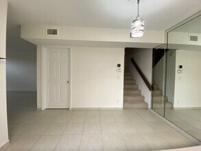 8368 Trent Ct, Unit B in Boca Raton, FL - Building Photo - Building Photo