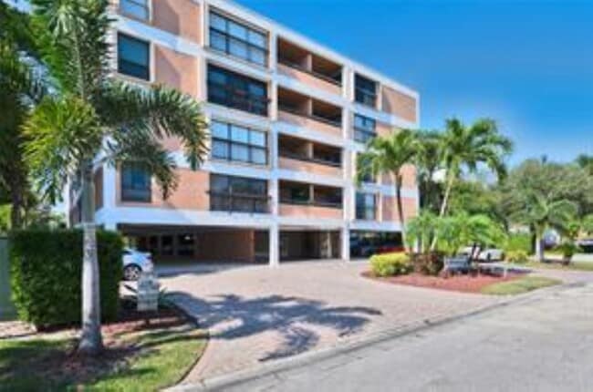 5495 NE 25th Ave, Unit 200 in Fort Lauderdale, FL - Building Photo - Building Photo