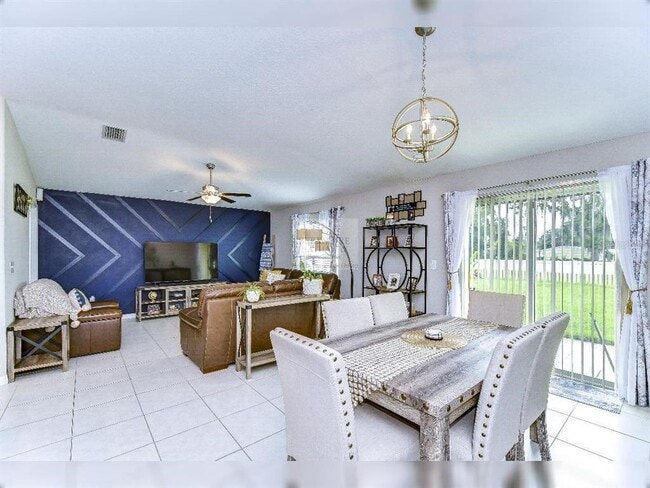 1412 Tahitian Sunrise Dr in Plant City, FL - Building Photo - Building Photo