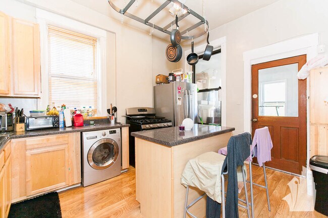 3336 N Sheffield Ave, Unit 3 in Chicago, IL - Building Photo - Building Photo