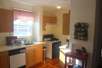 7 Barton St, Unit 1 in Somerville, MA - Foto de edificio - Building Photo